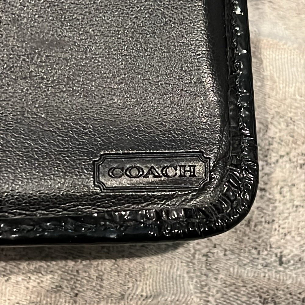 Coach embossed pattern leather zippered wallet with turn lock - Picture 13 of 13